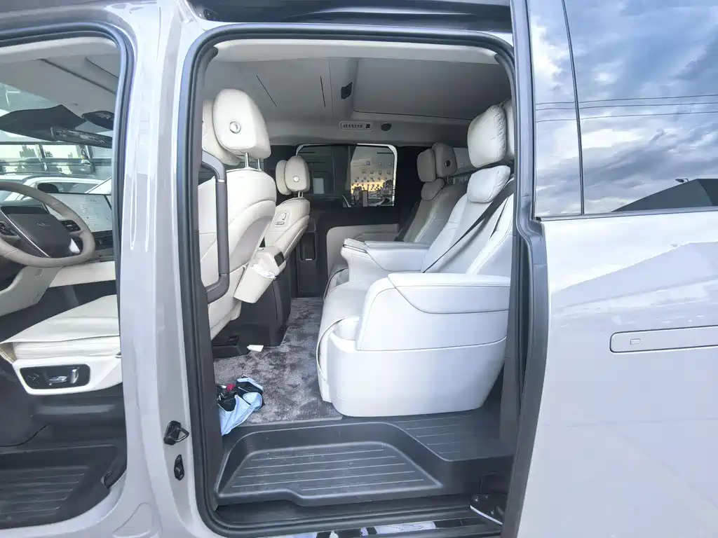 Li Auto Li MEGA 2024