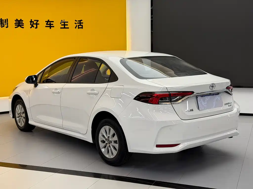 Toyota Corolla 2023 — фото 13