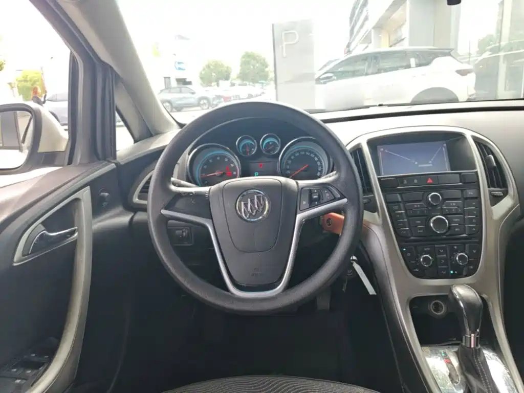 Buick Excelle 2015 — фото 11