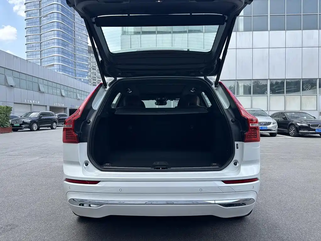 Volvo XC60 Plug-In Hybrid 2024 — фото 16