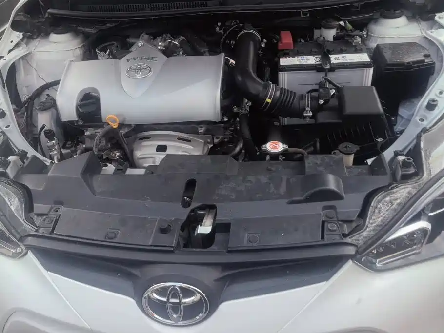 Toyota Yaris L 2019 — фото 10