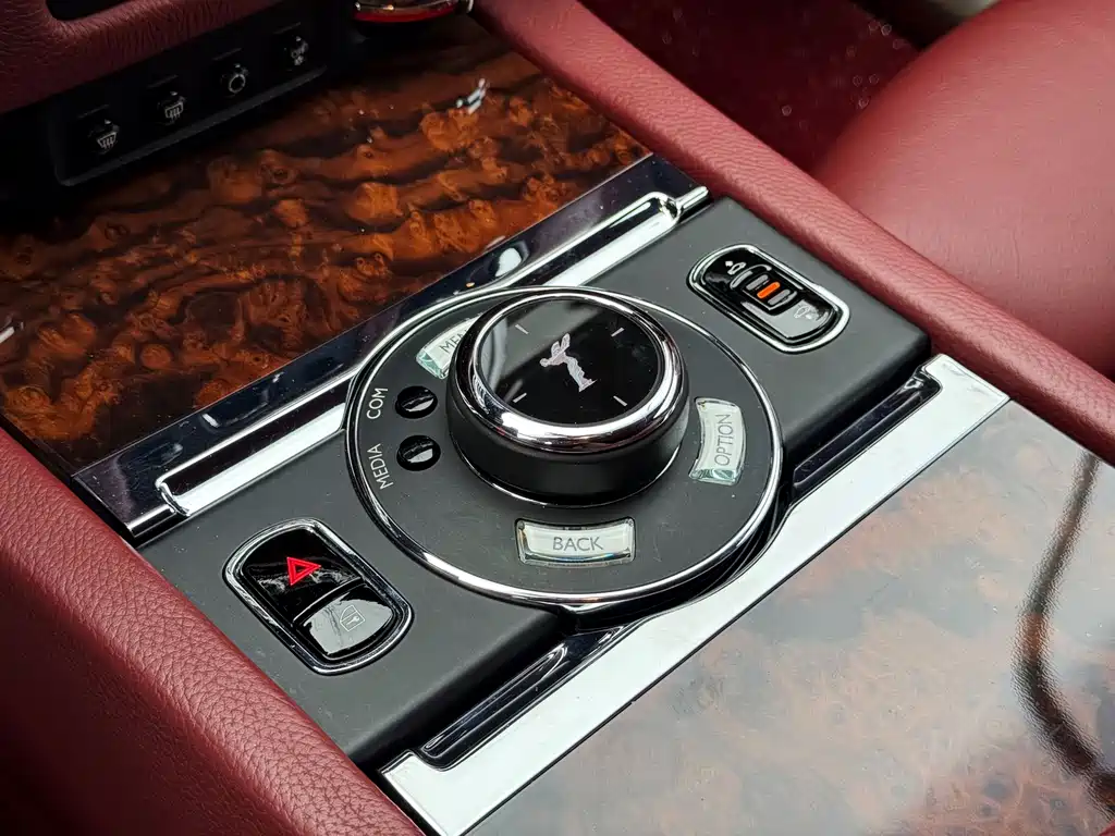 Rolls-Royce Ghost 2018 — фото 13