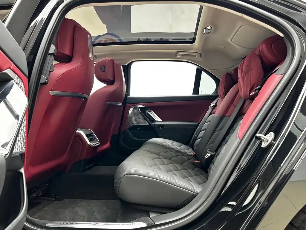 BMW i7 2023 — фото 12