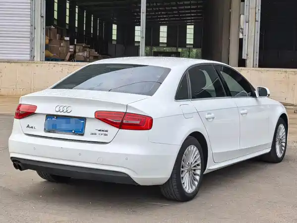 Audi A4L 2015