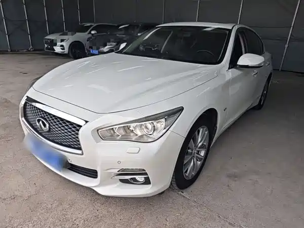 Infiniti Q50 2015