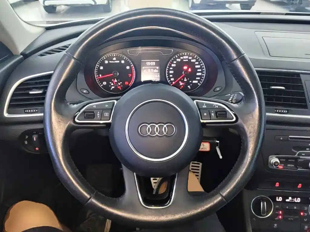 Audi Q3 2016 — фото 11