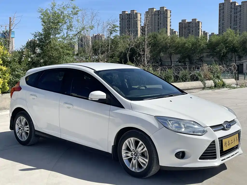 Ford Focus 2014 — фото 3