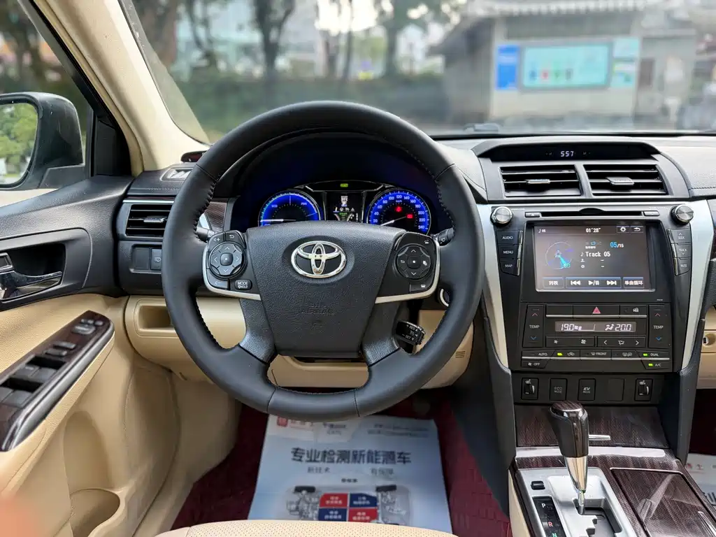 Toyota Camry 2016 — фото 16