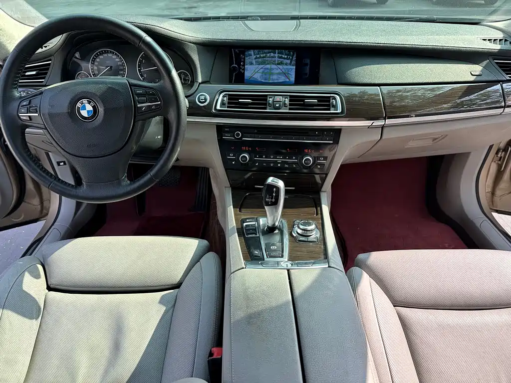 BMW 7 Series 2010 — фото 7