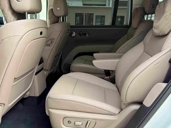 Li Auto i8 2025