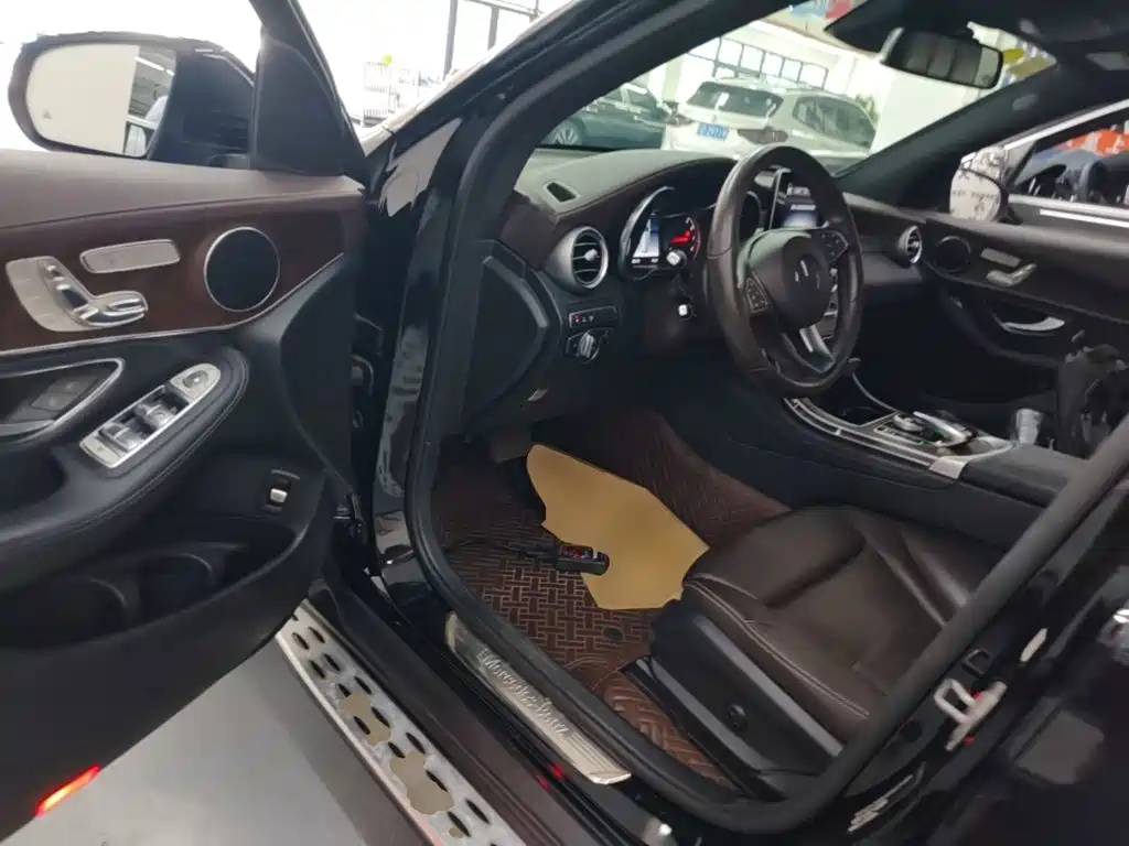 Mercedes-Benz GLC 2018 — фото 16