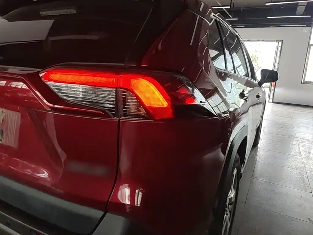 Toyota RAV4 2019 — фото 8