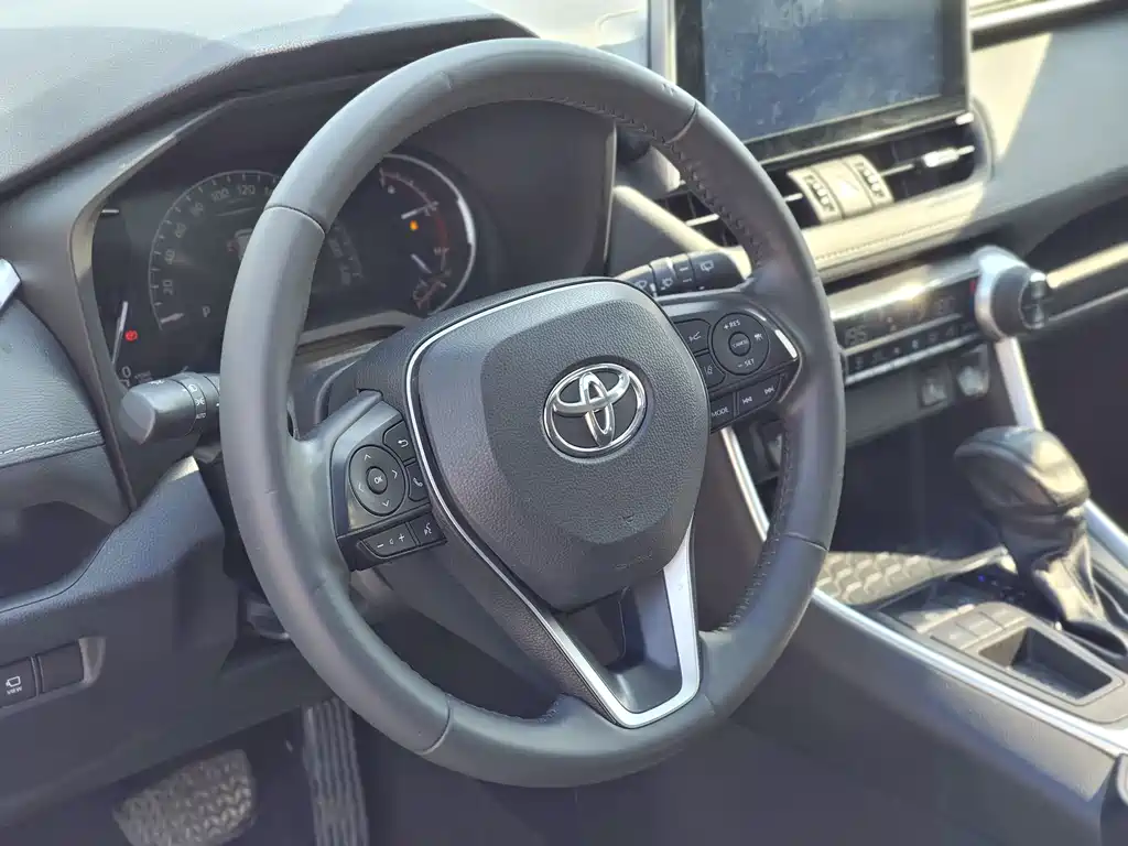Toyota RAV4 2022 — фото 12