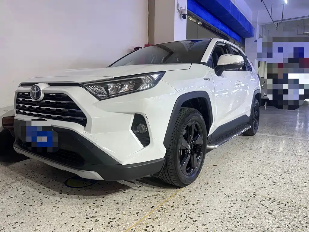 Toyota RAV4 2022 — фото 1