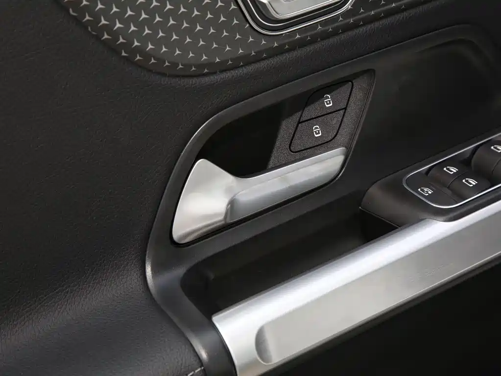 Mercedes-Benz EQB 2025 — фото 12