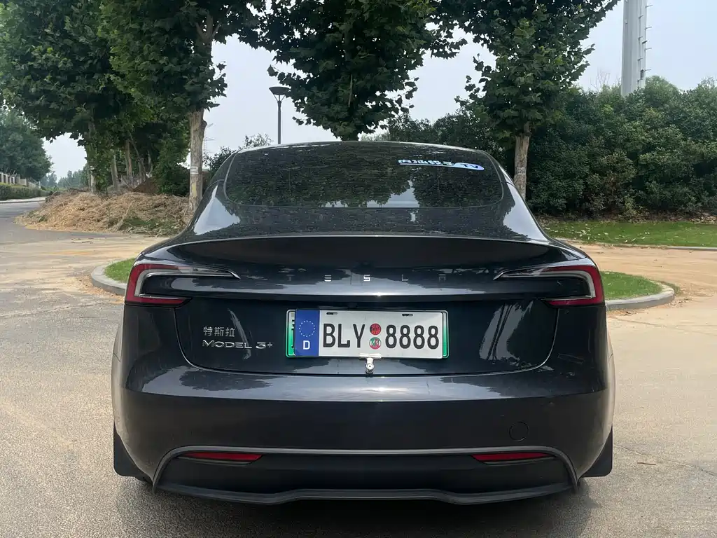 Tesla Model 3 2025 — фото 10