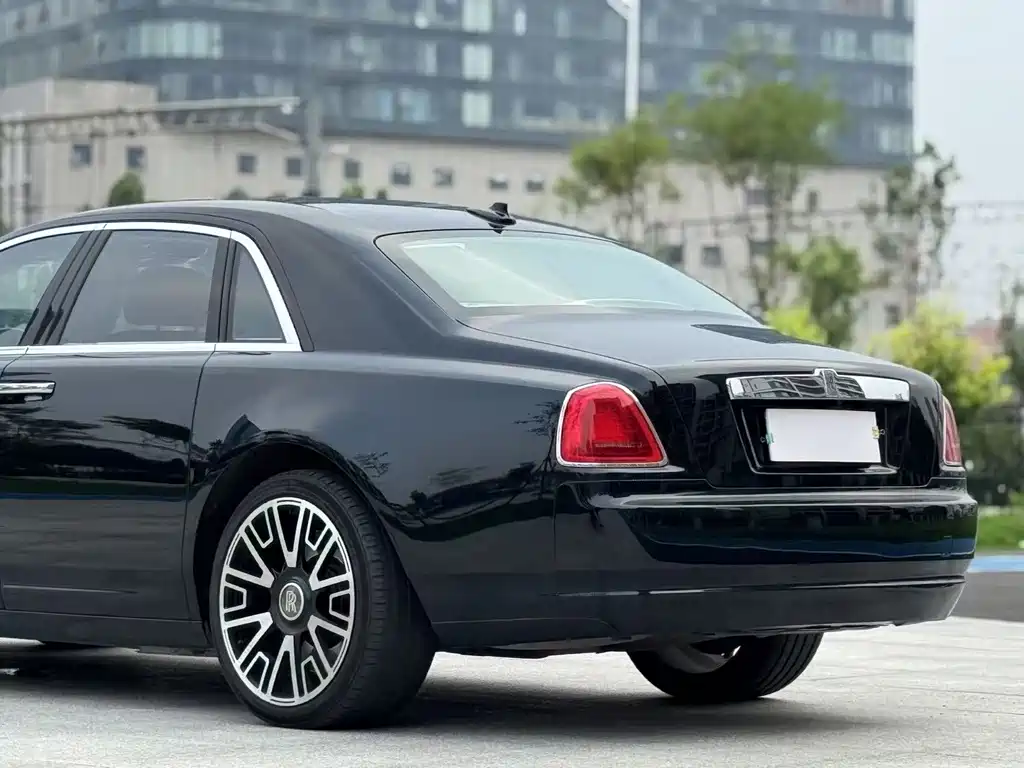 Rolls-Royce Ghost 2013 — фото 11