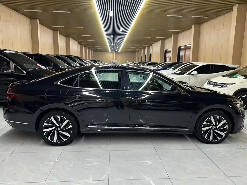 Volkswagen Passat 2023