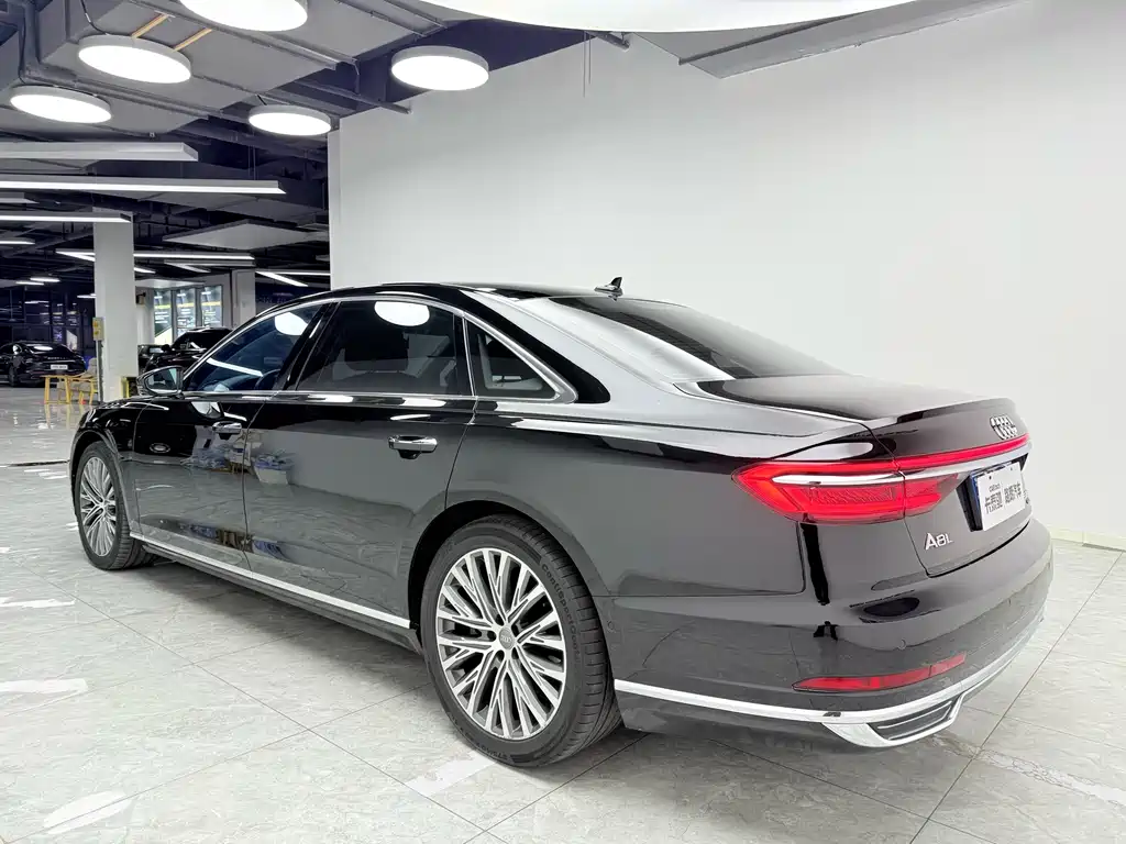 Audi A8 2020 — фото 4