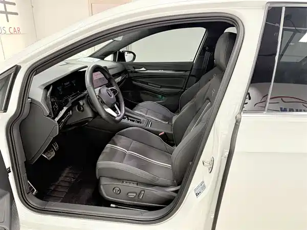 Volkswagen Golf 2024