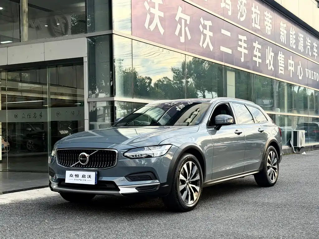 Volvo V90 2023