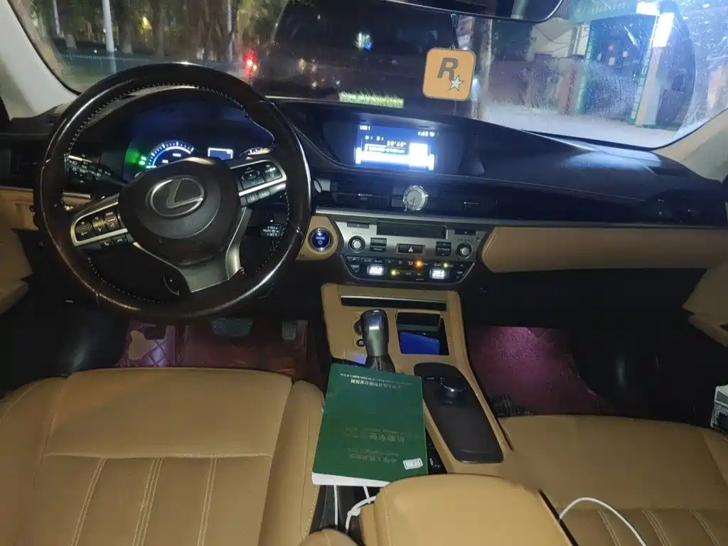 Lexus ES 2017 — фото 13