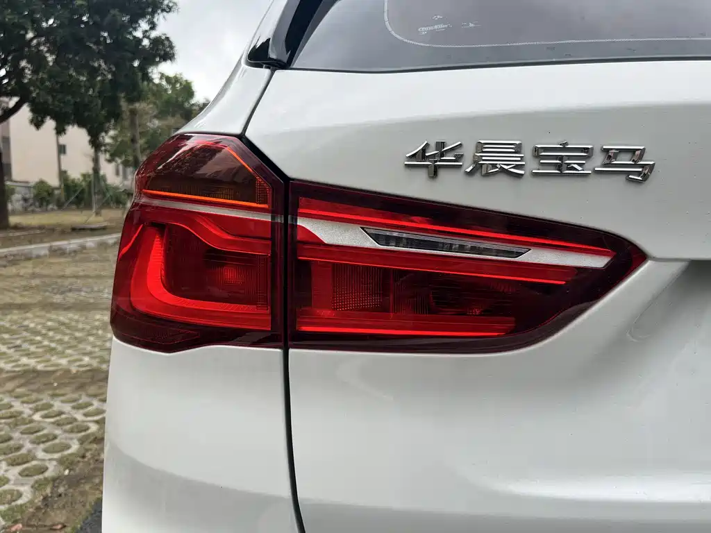 BMW X1 2018 — фото 9