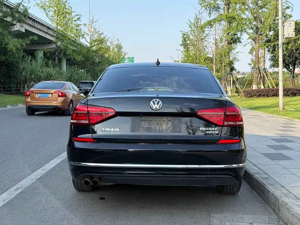 Volkswagen Passat 2017 — фото 20