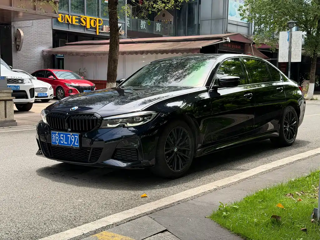 BMW 3 Series 2022 — фото 1