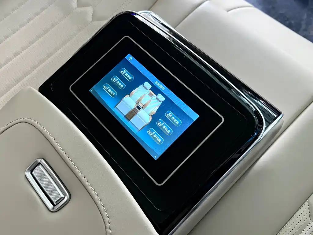 Mercedes-Benz V-Class 2025 — фото 22