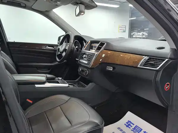 Mercedes-Benz M-Class 2012