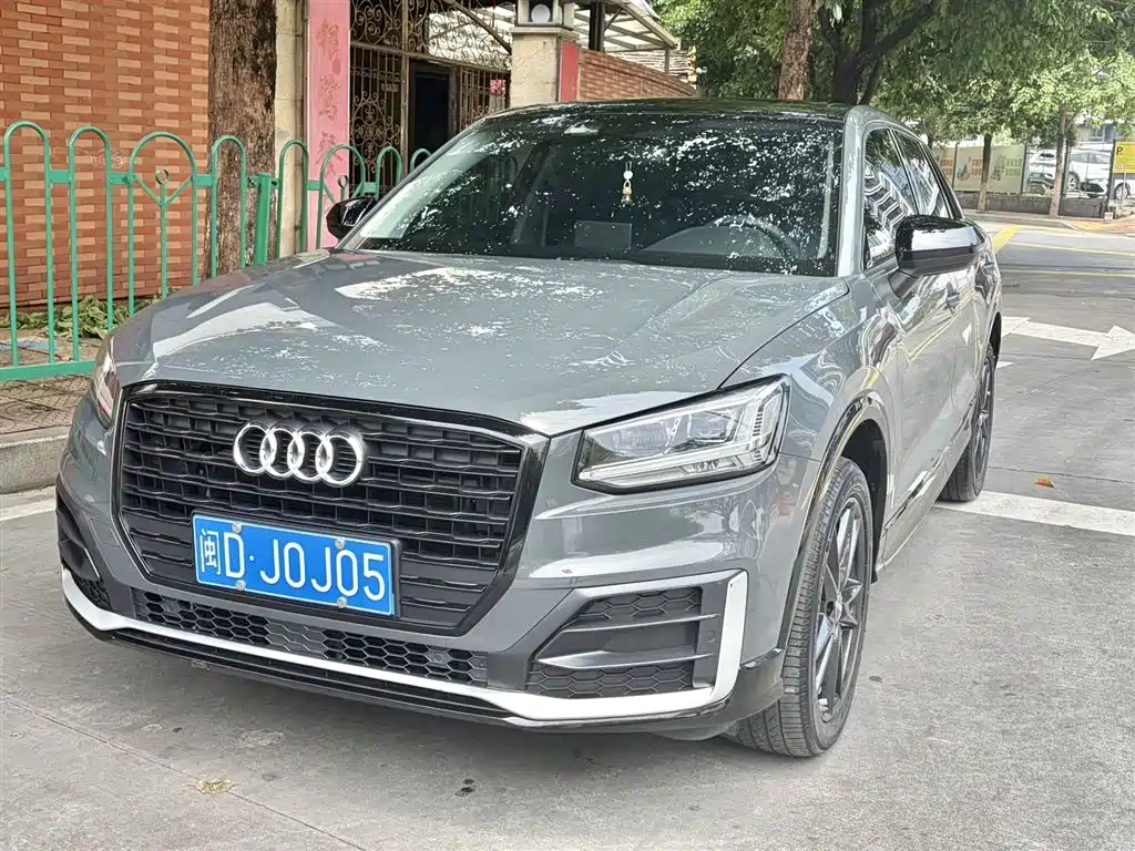Audi Q2L 2020 — фото 1