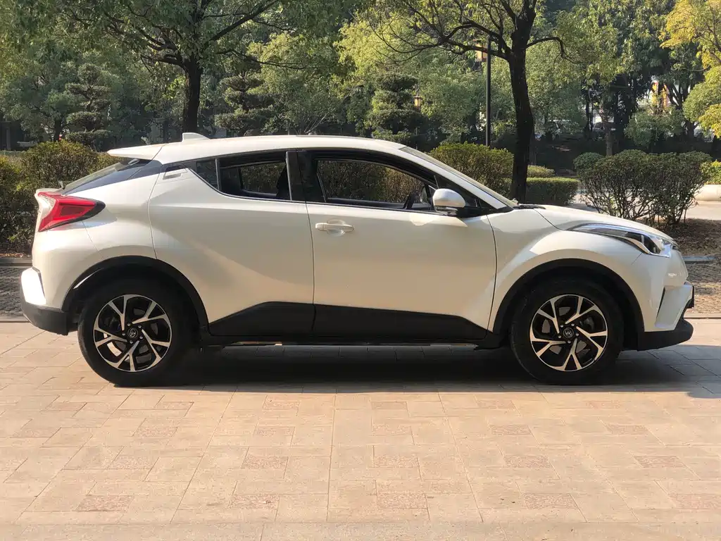 Toyota C-HR 2020 — фото 8