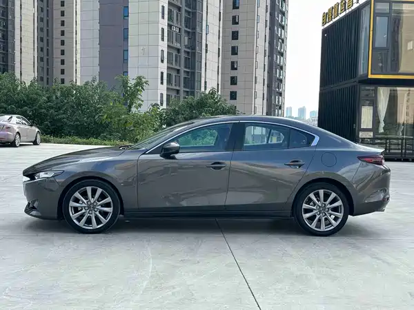 Mazda 3 Axela 2022