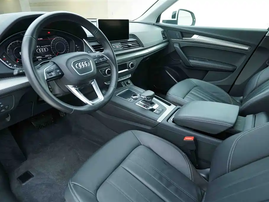 Audi Q5L 2020 — фото 10