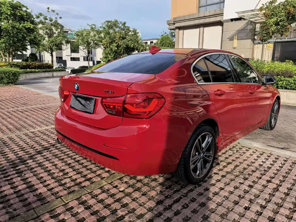 BMW 1 Series 2018 — фото 9