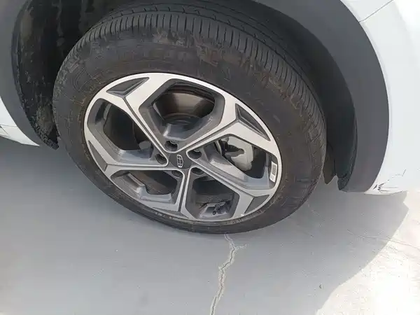 Geely Xingyue L 2025