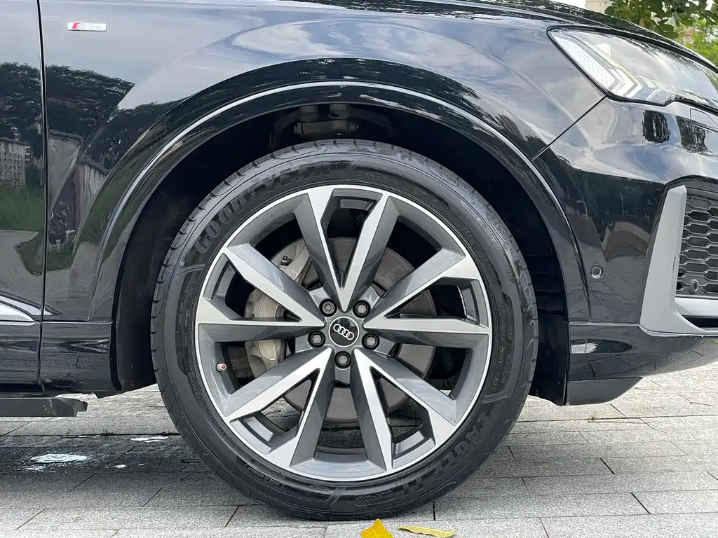 Audi Q7 2021 — фото 15