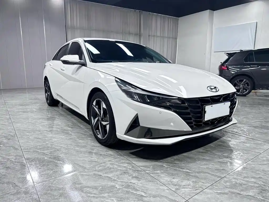 Hyundai Elantra 2023