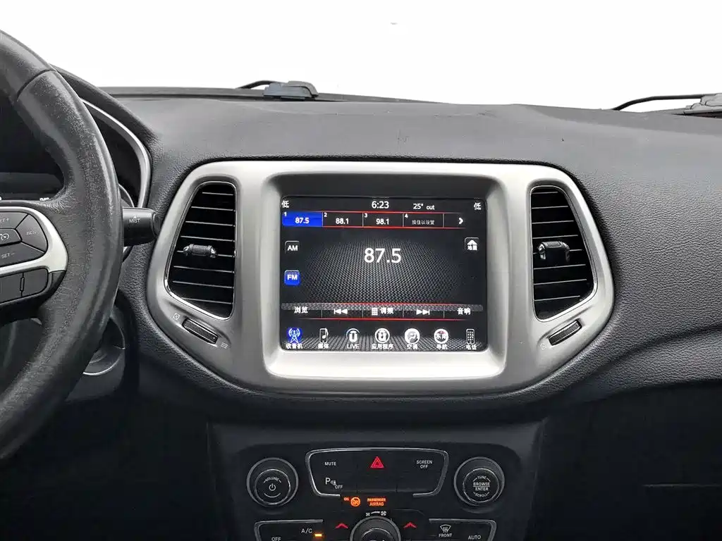 Jeep Compass 2018 — фото 12