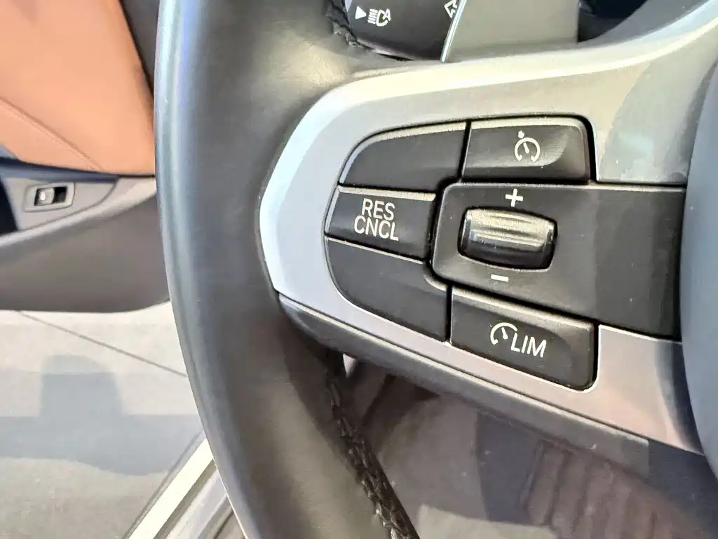 BMW 5 Series 2018 — фото 18