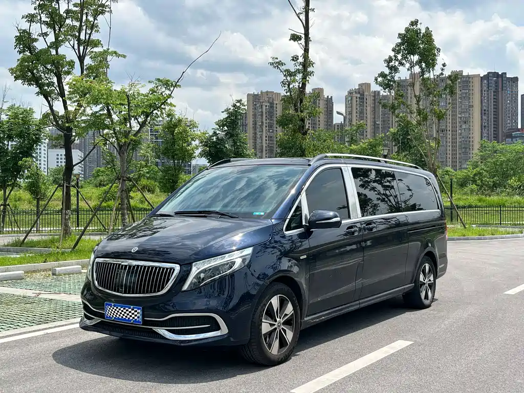 Mercedes-Benz V-Class 2022 — фото 1