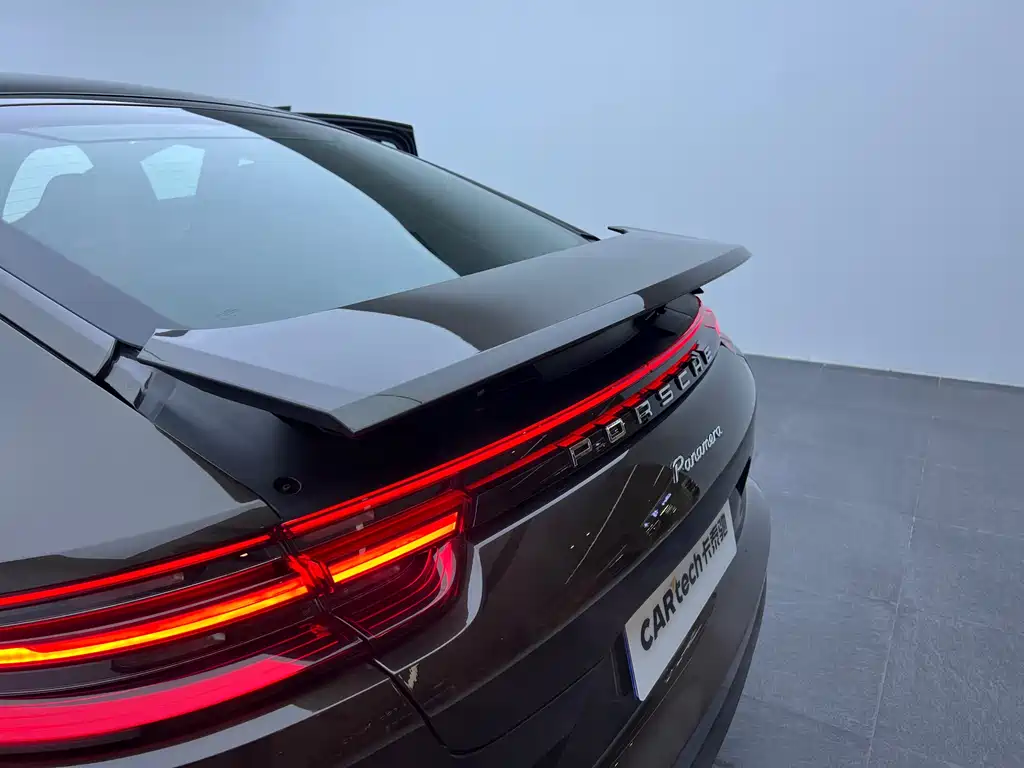 Porsche Panamera 2018 — фото 10