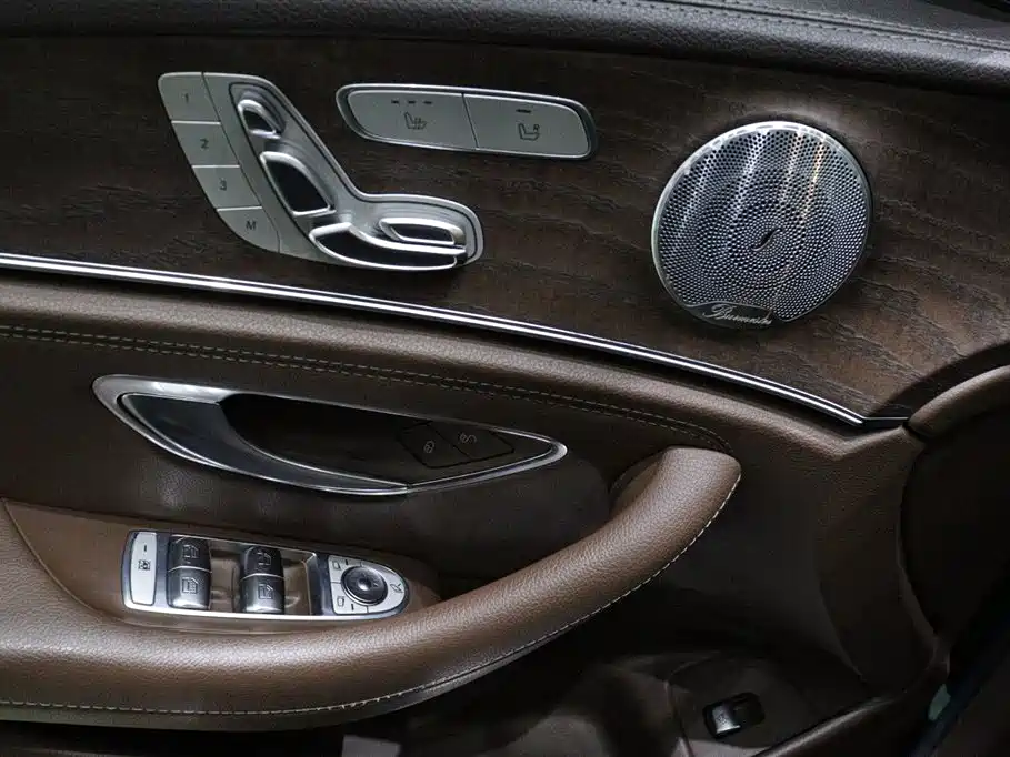 Mercedes-Benz E-Class 2021 — фото 19