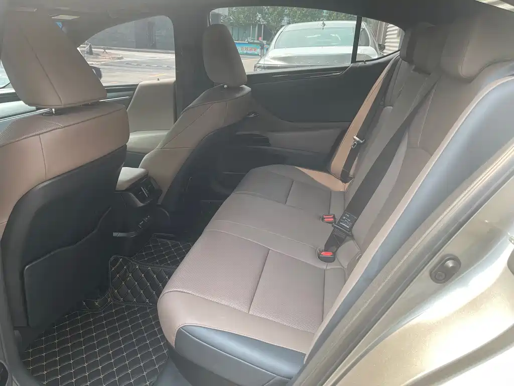 Lexus ES 2023