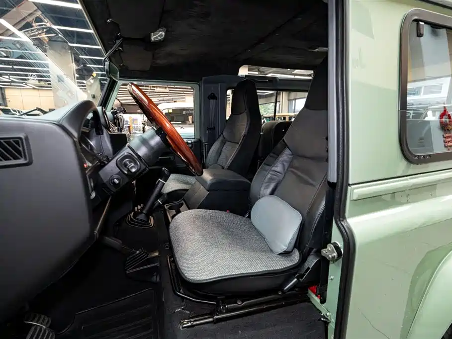Land Rover Defender 2017 — фото 7