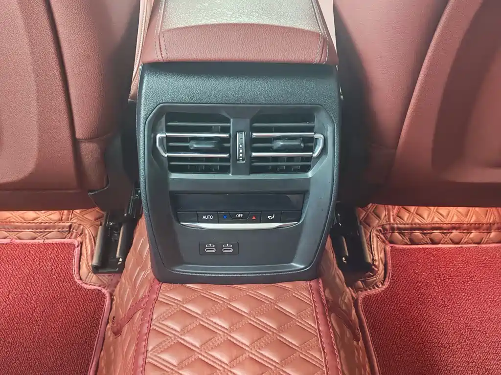 BMW 3 Series 2025 — фото 12