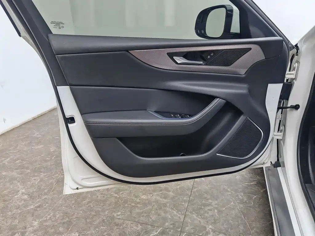 Jaguar XEL 2022 — фото 19