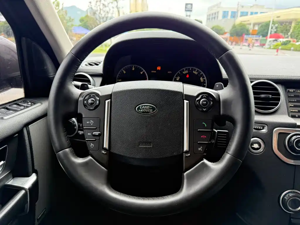 Land Rover Discovery 2014 — фото 13