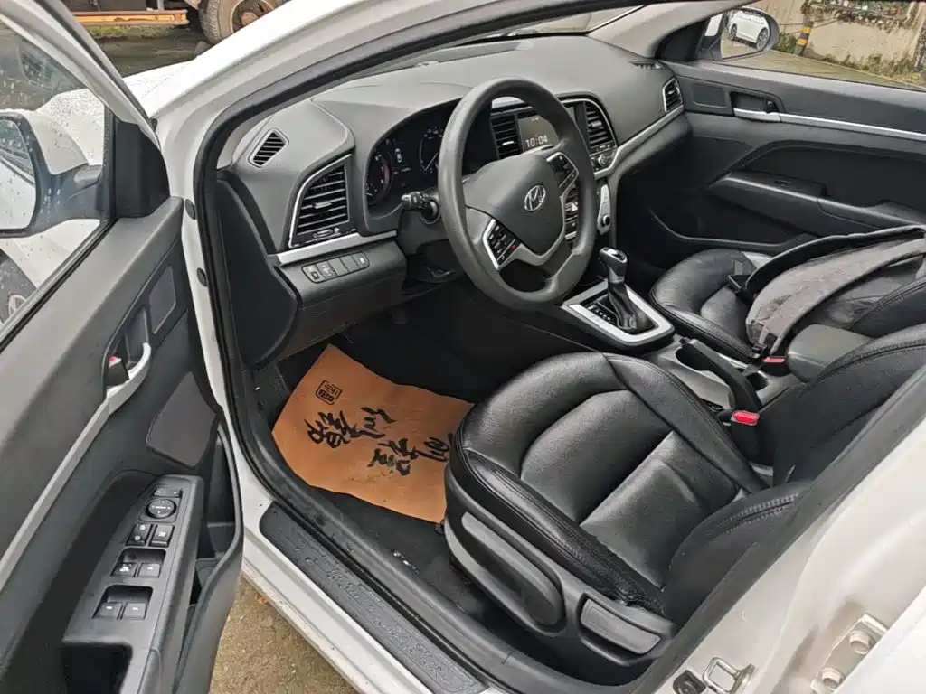 Hyundai Elantra 2016 — фото 16